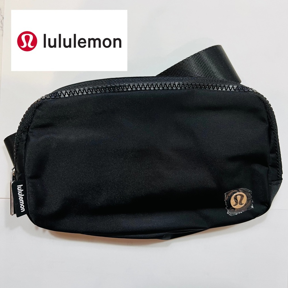 Lululemon Everywhere Belt Bag in Black